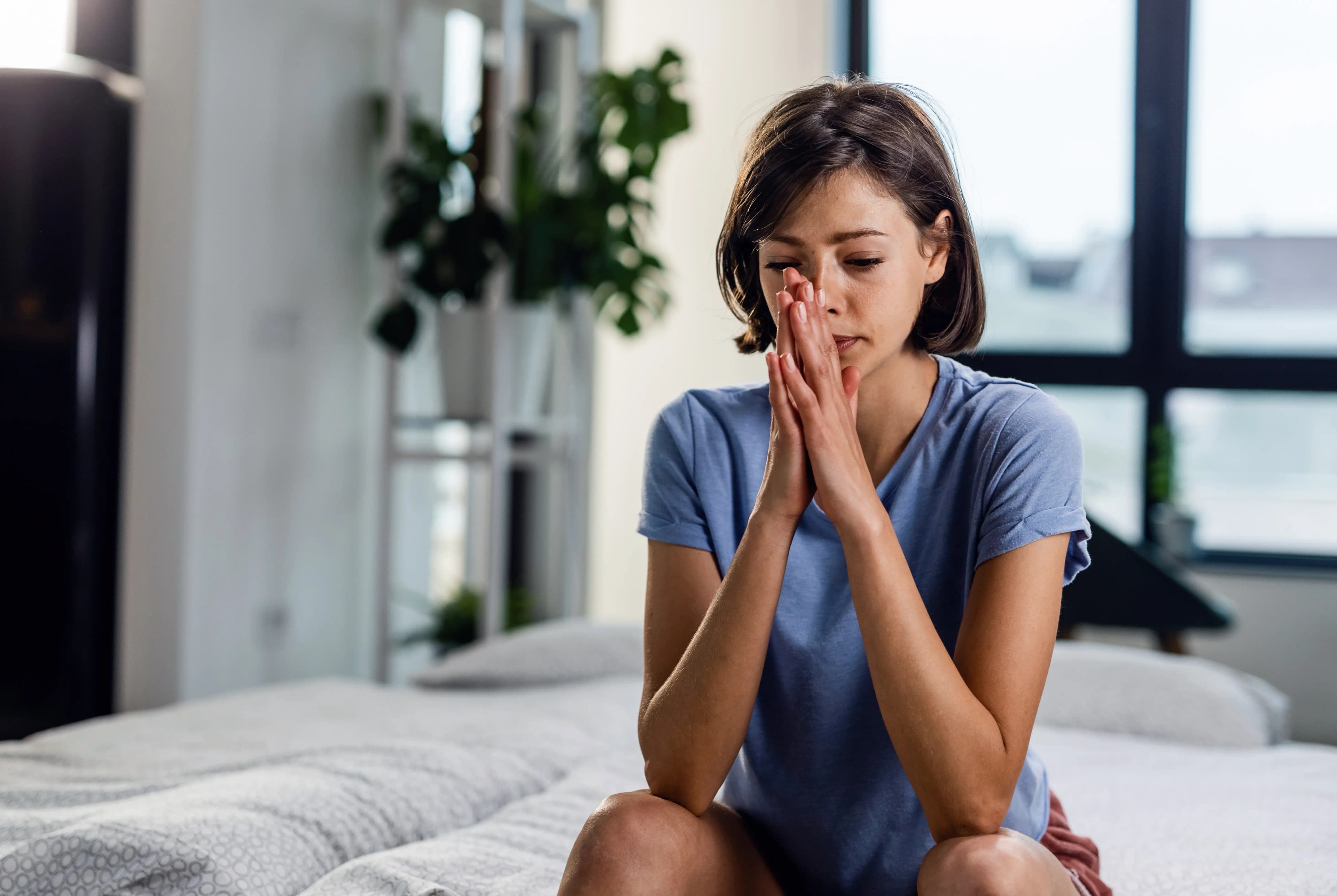TAROT Y ANSIEDAD: un puente hacia la calma interior